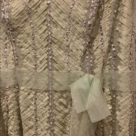 Carolina Herrera embellished gown - Picture 6 of 16